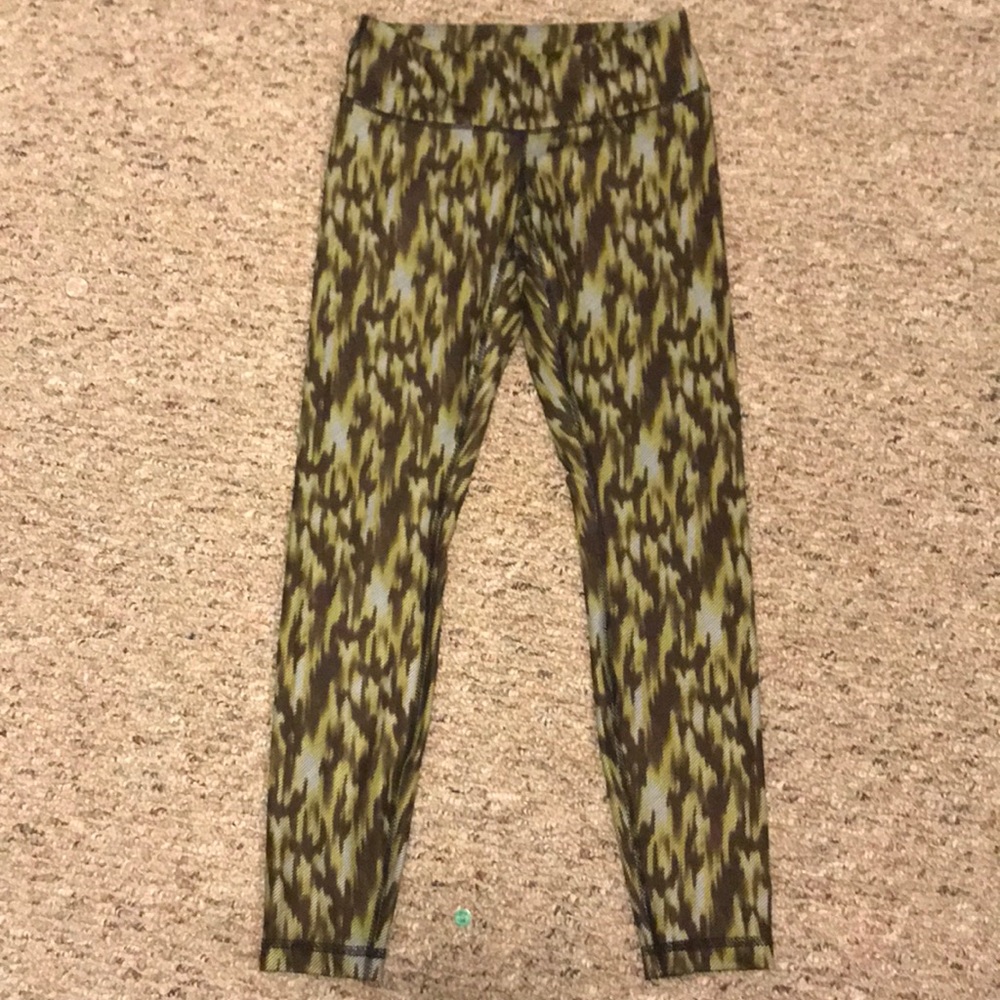 Reposh lululemon leggings.